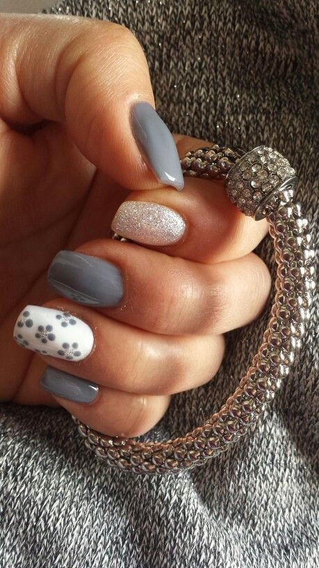 Grey Swam Color Nail Paint