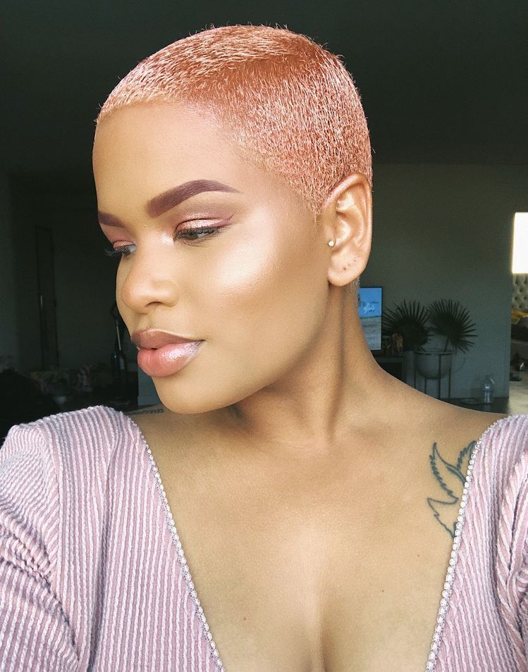 Rose gold low-cut hairstyle 