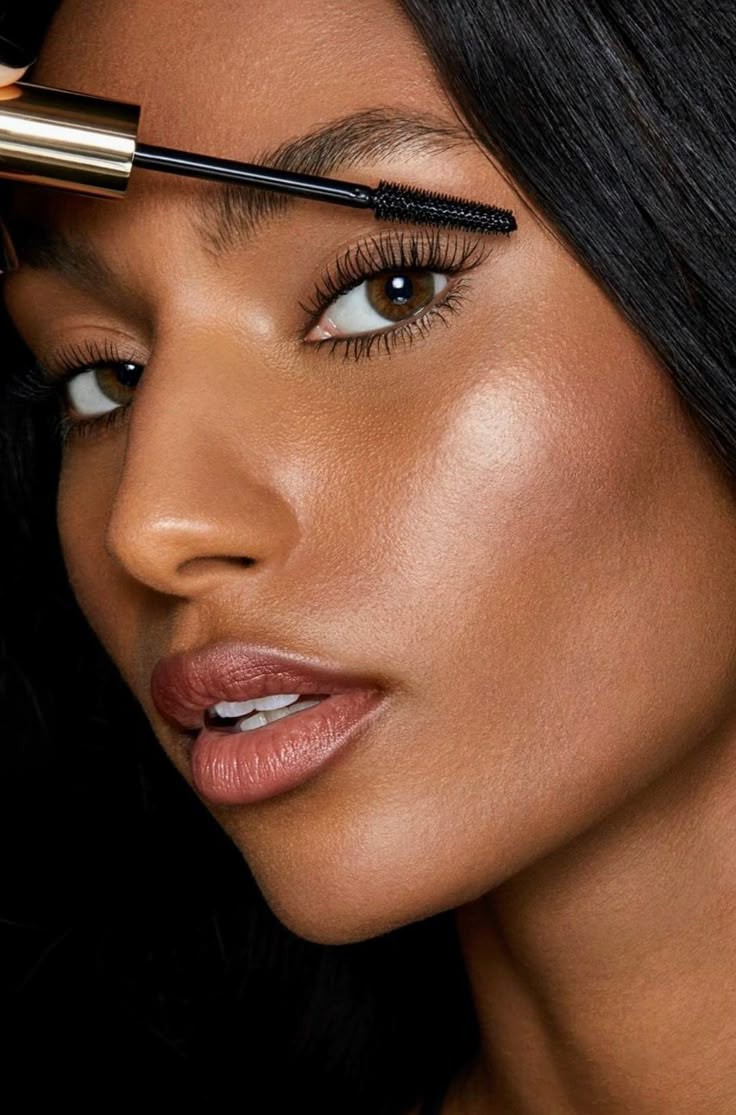 Mascara takes you from simple to sexy with one stroke!