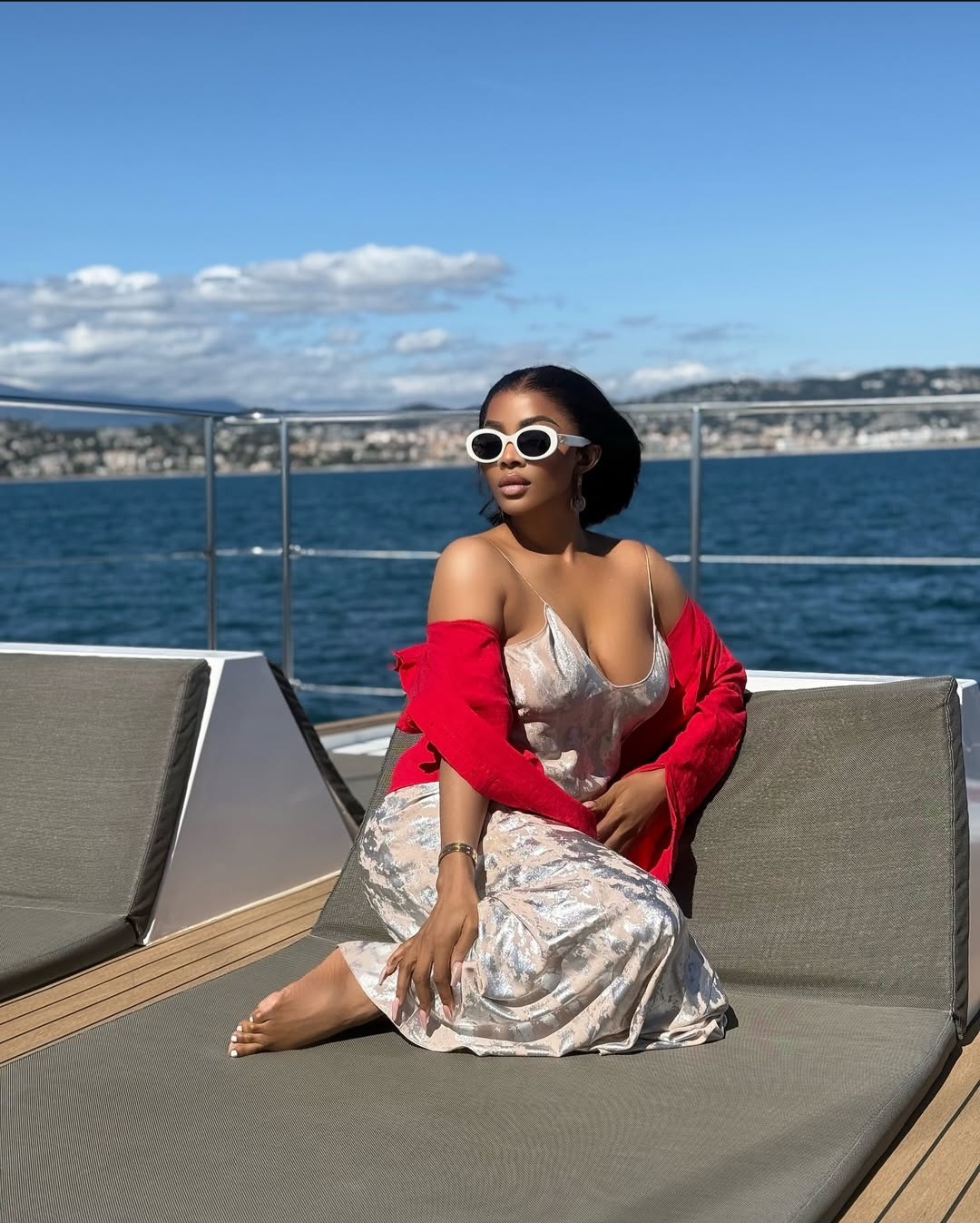 "Toke Makinwa effortlessly rocking stylish designer sunglasses