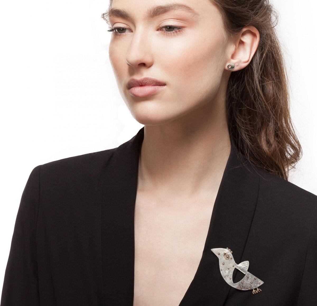 brooch with accessories