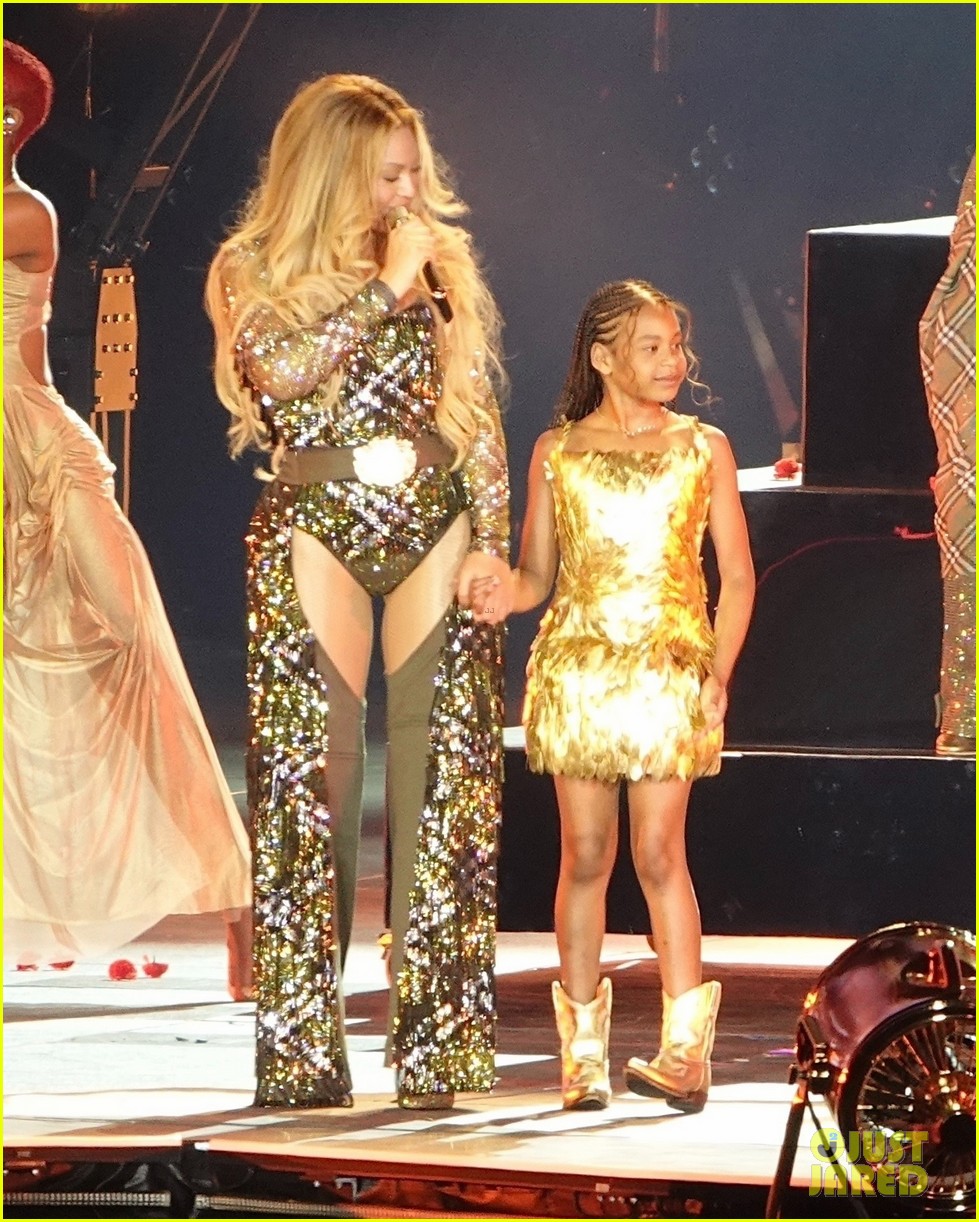 Beyonce and Rumi onstage