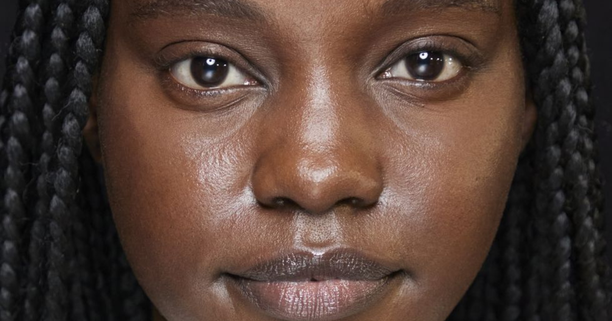 A black oily-skined lady